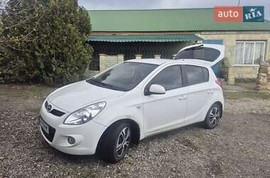 Хэтчбек Hyundai i20 2011 в 
