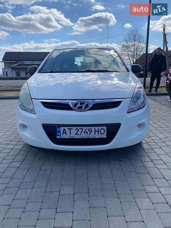 Хэтчбек Hyundai i20 2011 в 