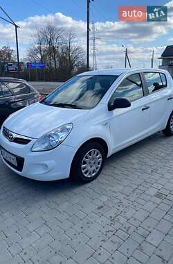 Хэтчбек Hyundai i20 2011 в 