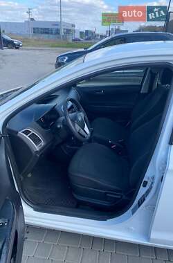 Хэтчбек Hyundai i20 2011 в 