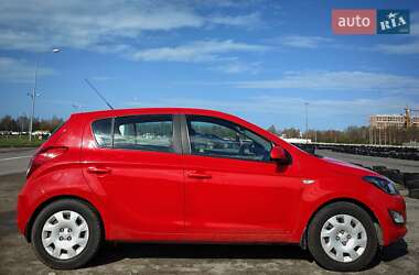 Хэтчбек Hyundai i20 2012 в 