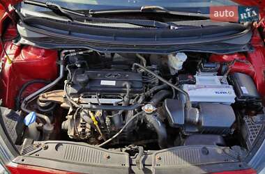 Хэтчбек Hyundai i20 2012 в 