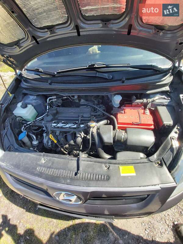 Хэтчбек Hyundai i20 2012 в Запорожье