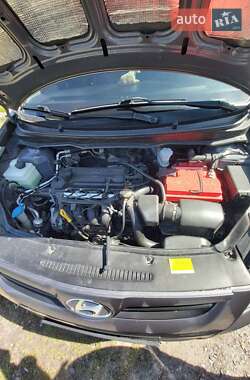 Хэтчбек Hyundai i20 2012 в 