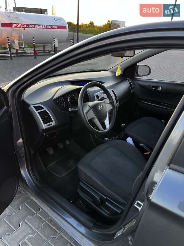 Хэтчбек Hyundai i20 2011 в Ужгороде