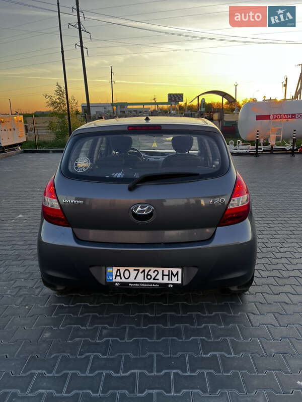 Хэтчбек Hyundai i20 2011 в Ужгороде