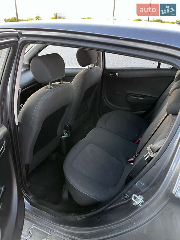 Хэтчбек Hyundai i20 2011 в Ужгороде