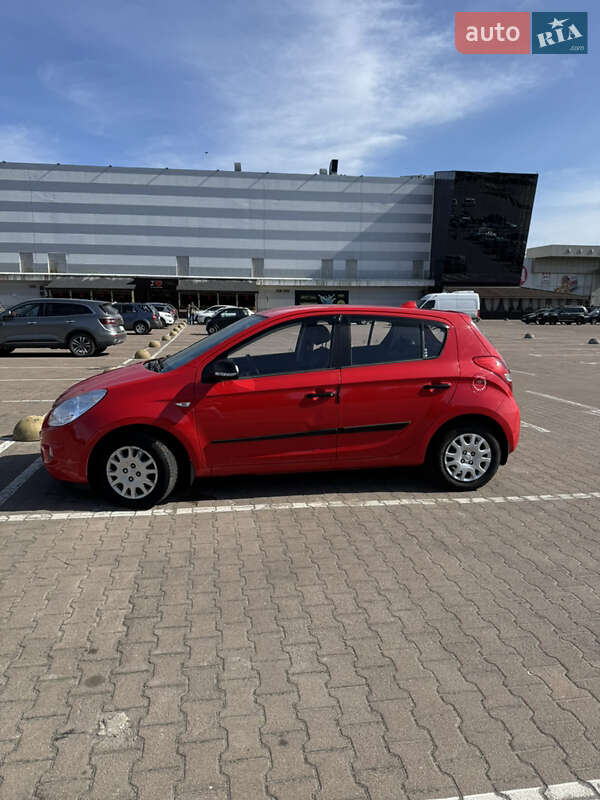 Хэтчбек Hyundai i20 2009 в Житомире