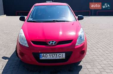 Хетчбек Hyundai i20 2011 в Ужгороді