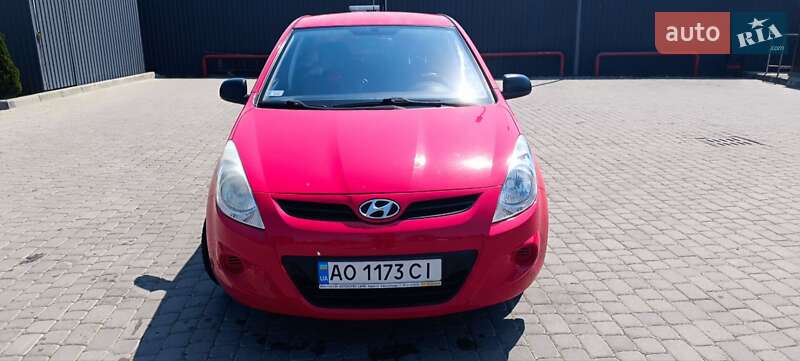 Хетчбек Hyundai i20 2011 в 
