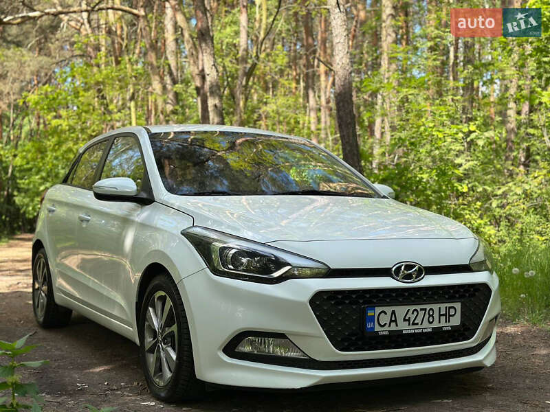 Хетчбек Hyundai i20 2015 в 