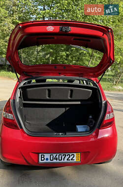 Хетчбек Hyundai i20 2010 в 