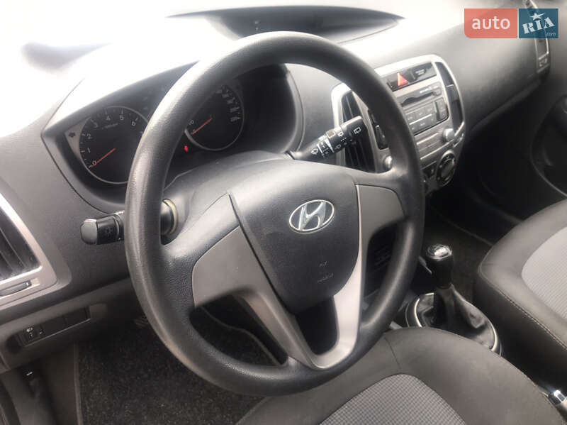 Хетчбек Hyundai i20 2012 в Ужгороді