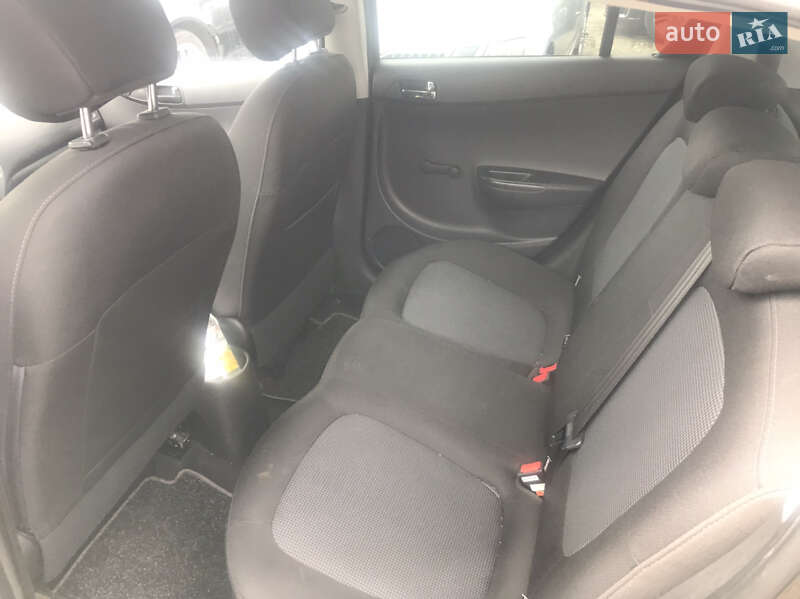 Хетчбек Hyundai i20 2012 в Ужгороді