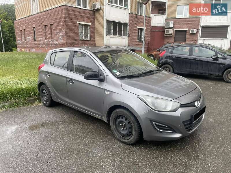 Хэтчбек Hyundai i20 2012 в Киеве