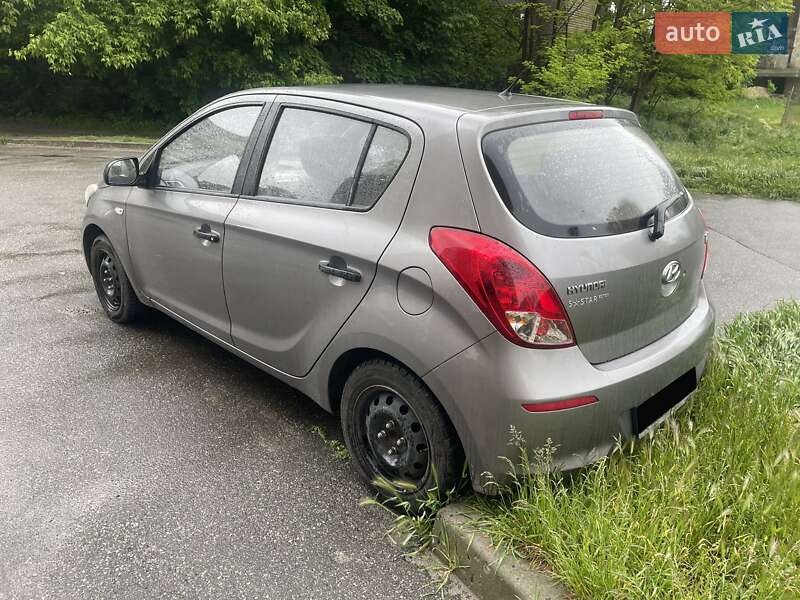 Хэтчбек Hyundai i20 2012 в Киеве