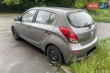 Хэтчбек Hyundai i20 2012 в 