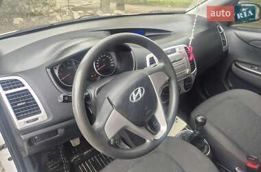 Хетчбек Hyundai i20 2011 в 