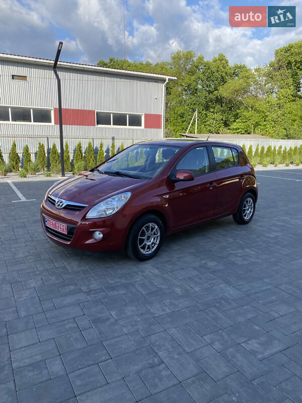 Хэтчбек Hyundai i20 2010 в Луцке