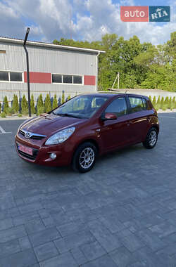 Хетчбек Hyundai i20 2010 в 