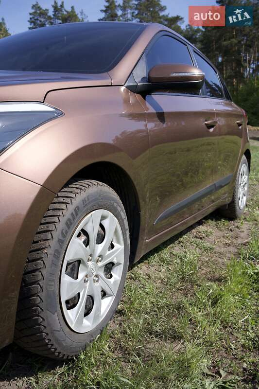 Хэтчбек Hyundai i20 2016 в Киеве