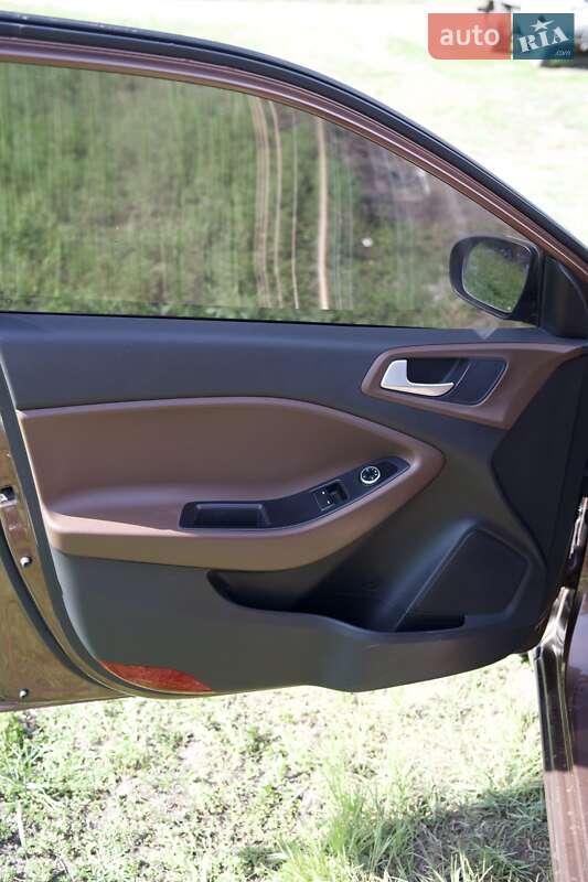 Хэтчбек Hyundai i20 2016 в Киеве