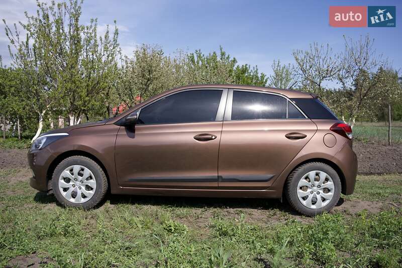 Хэтчбек Hyundai i20 2016 в Киеве