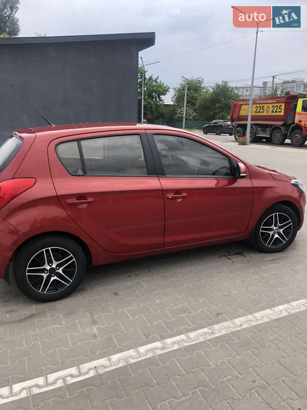 Хэтчбек Hyundai i20 2014 в Ирпене