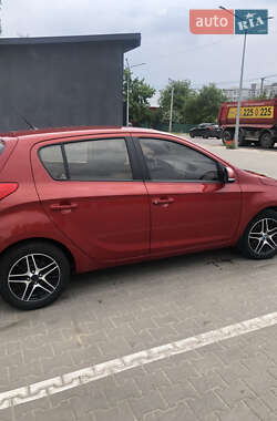 Хэтчбек Hyundai i20 2014 в 