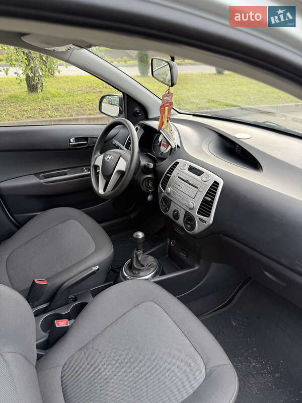 Хетчбек Hyundai i20 2011 в Пустомитах