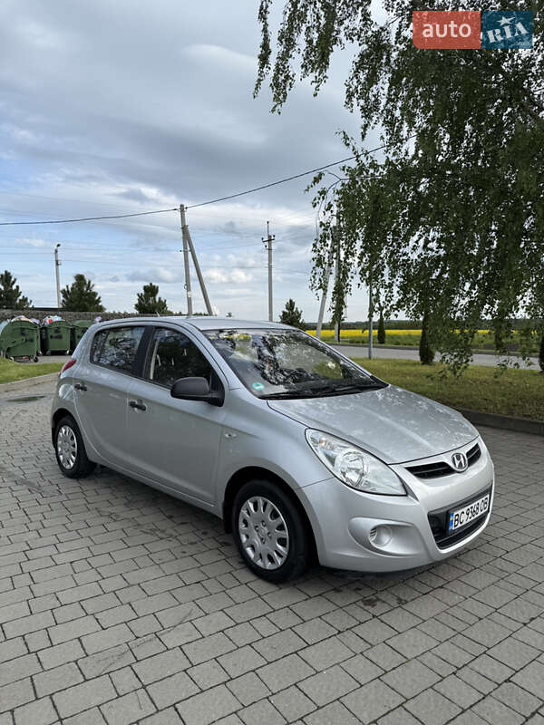 Хетчбек Hyundai i20 2011 в Пустомитах