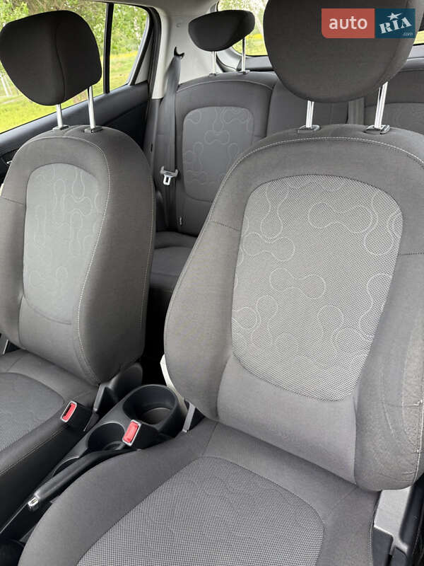 Хетчбек Hyundai i20 2011 в Пустомитах