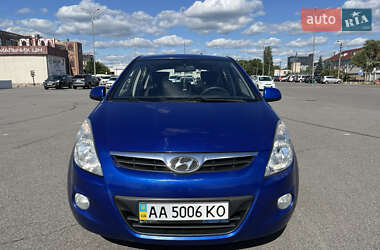 Хетчбек Hyundai i20 2010 в 