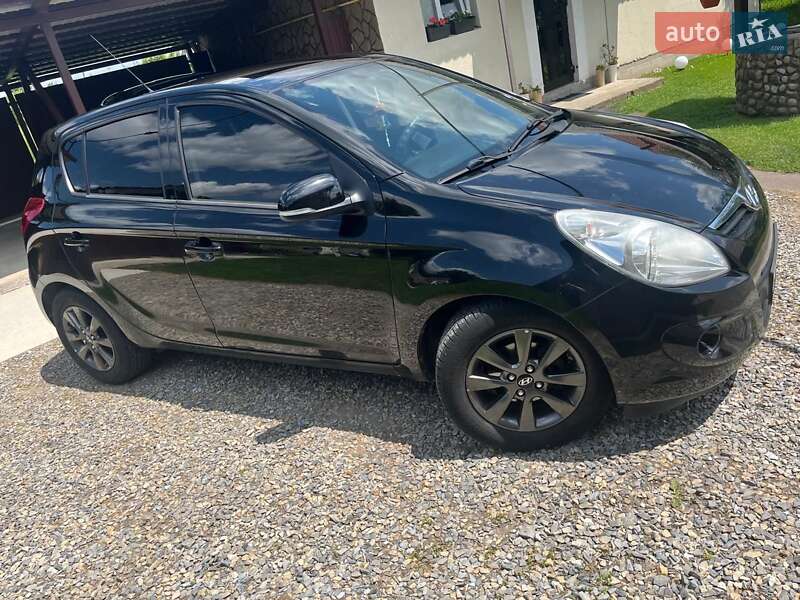 Хэтчбек Hyundai i20 2011 в Ивано-Франковске