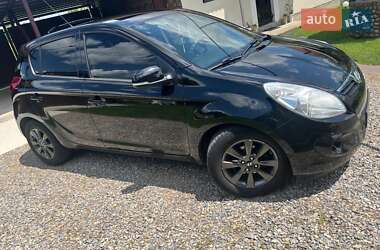 Хэтчбек Hyundai i20 2011 в 