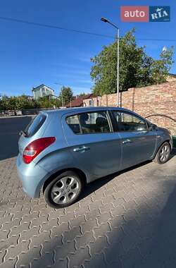 Хетчбек Hyundai i20 2008 в 