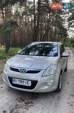 Хэтчбек Hyundai i20 2010 в 