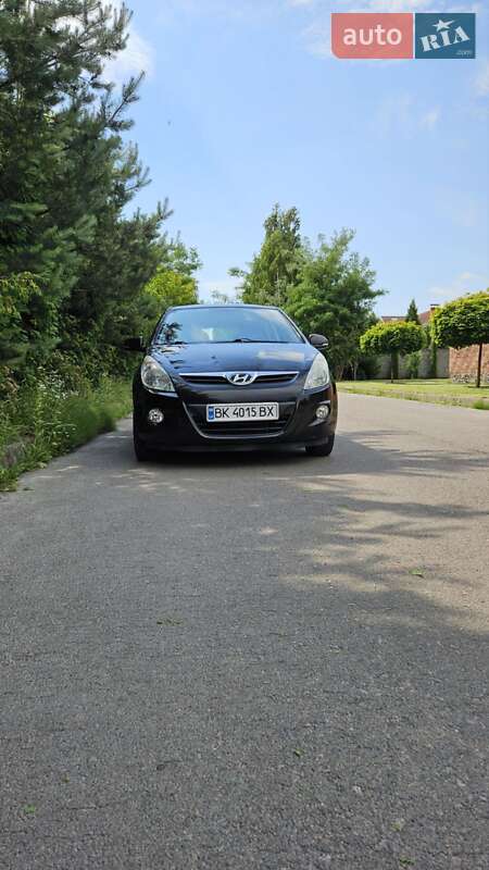 Хетчбек Hyundai i20 2012 в Рівному