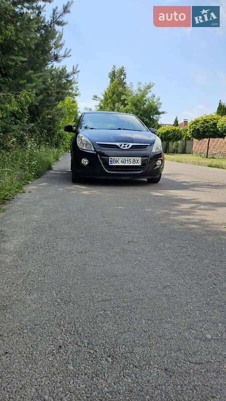 Хетчбек Hyundai i20 2012 в Рівному