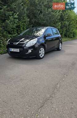 Хэтчбек Hyundai i20 2012 в 