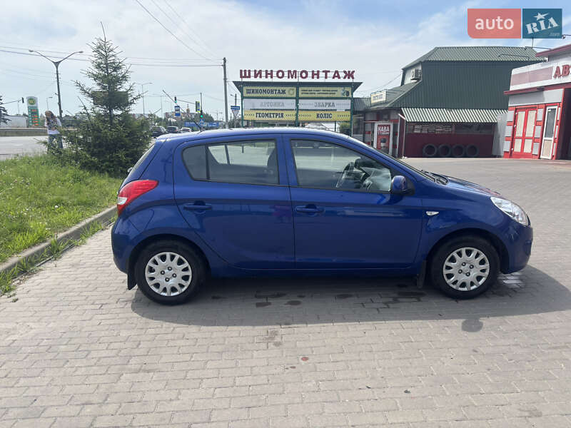 Хэтчбек Hyundai i20 2012 в Львове