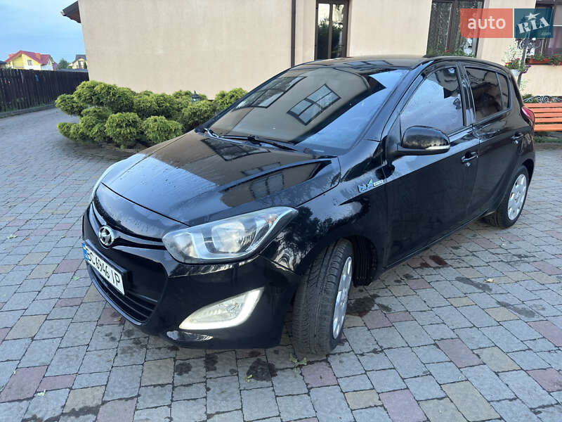 Хэтчбек Hyundai i20 2012 в 