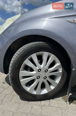 Хэтчбек Hyundai i20 2009 в 