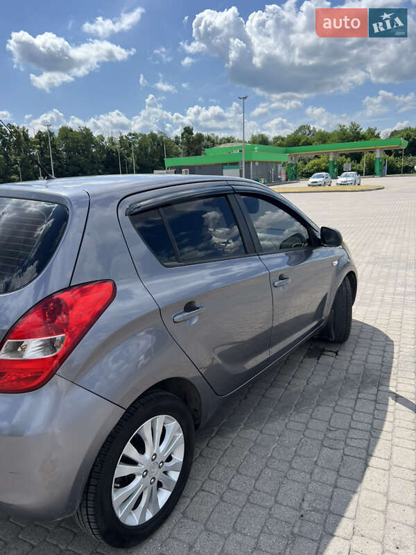 Хэтчбек Hyundai i20 2009 в Бродах