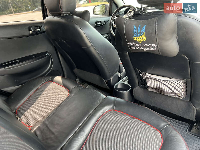 Хэтчбек Hyundai i20 2009 в Бродах
