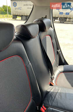 Хэтчбек Hyundai i20 2009 в 