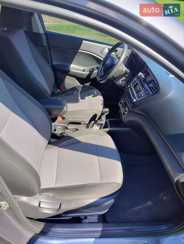 Хэтчбек Hyundai i20 2016 в Прилуках