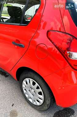 Хэтчбек Hyundai i20 2011 в 