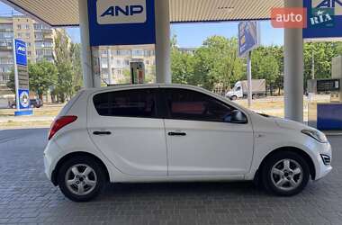 Хэтчбек Hyundai i20 2012 в 