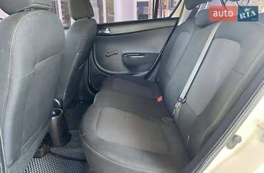 Хэтчбек Hyundai i20 2012 в 